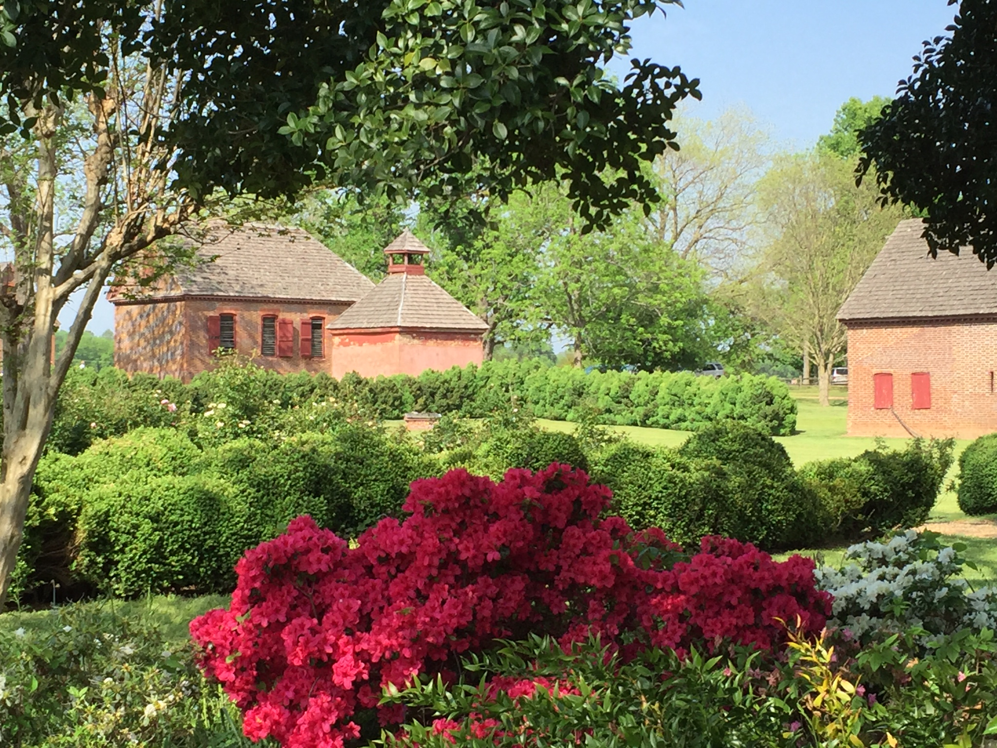 Tours Historic Garden Week in Virginia